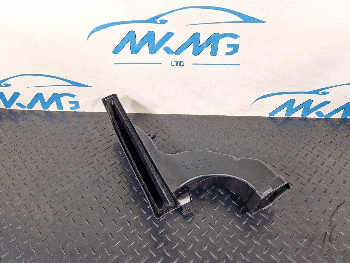18-ON MERCEDES BENZ SPRINTER  W907 DASHBOARD AIR DUCT A9078304801