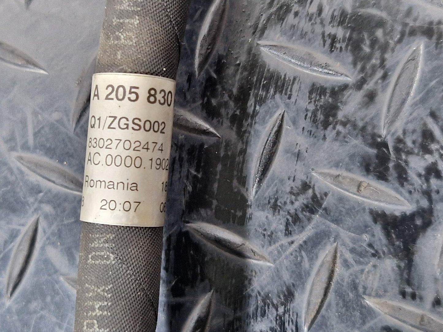 14-21 MERCEDES BENZ C300h W205 GENUINE AC AIR CONDITION PIPE HOSE A2058306902