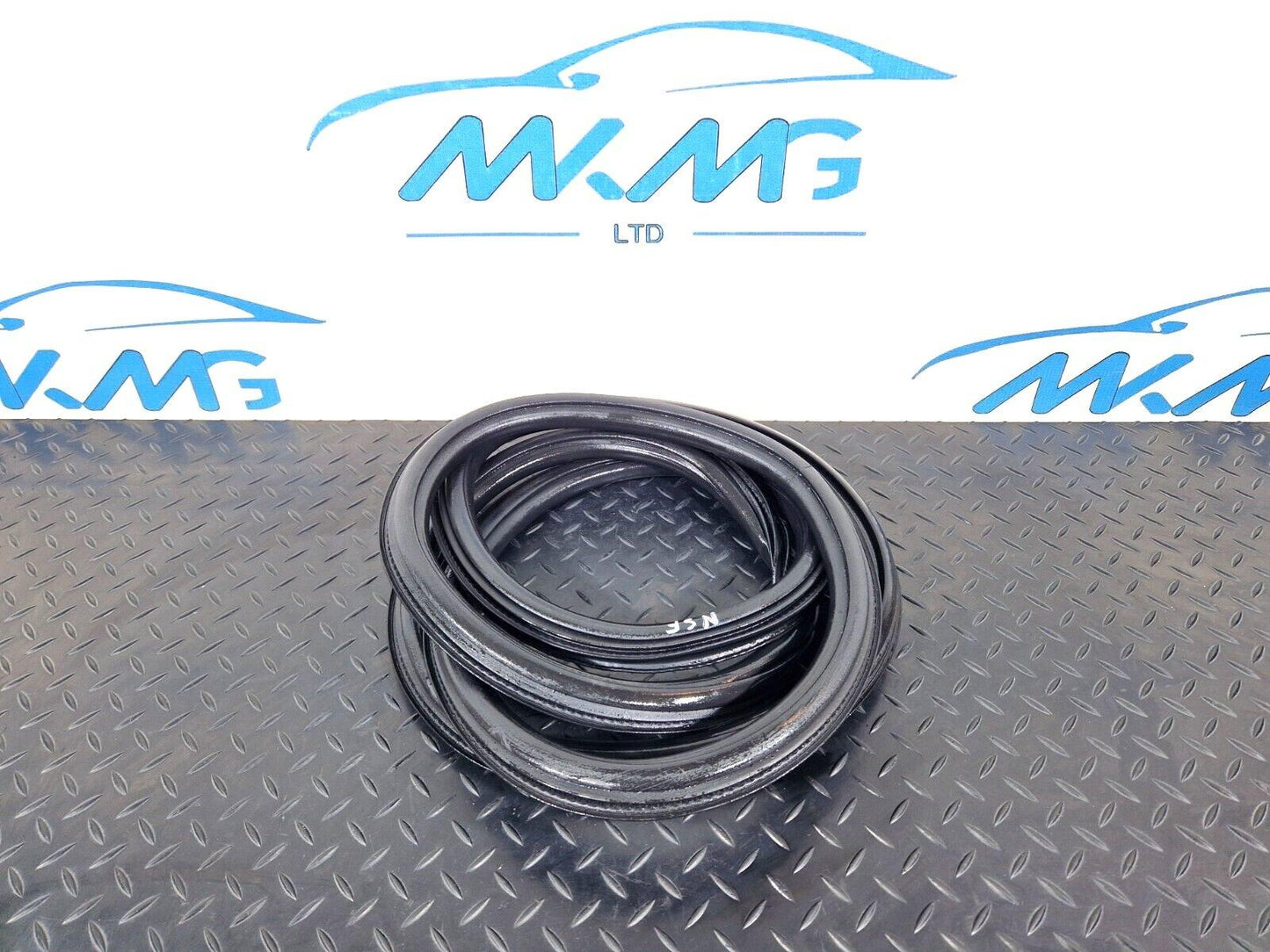 16-19 AUDI A4 AVANT B9 3.0 S-LINE GENUINE LEFT SIDE DOOR RUBBER SEAL 8W9833721