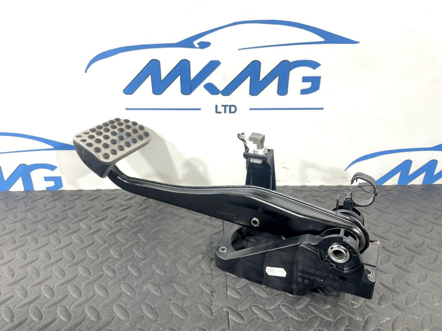 12-18 MERCEDES BENZ A CLA CLASS C117 W176 GENUINE BRAKE PEDAL A2462901401