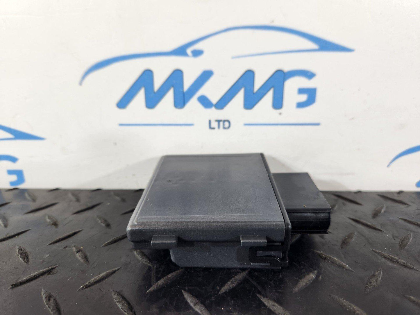 16-19 AUDI A4 B9 2.0TDI DET DIESEL ENGINE FUEL PUMP CONTROL MODULE 8W0906121B
