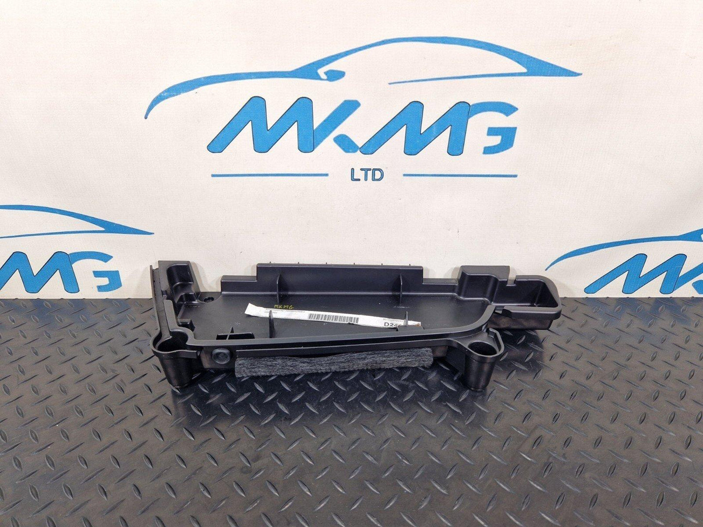 14-21 MERCEDES BENZ C220d W205 WARNING TRIANGLE TRAY A2056803903