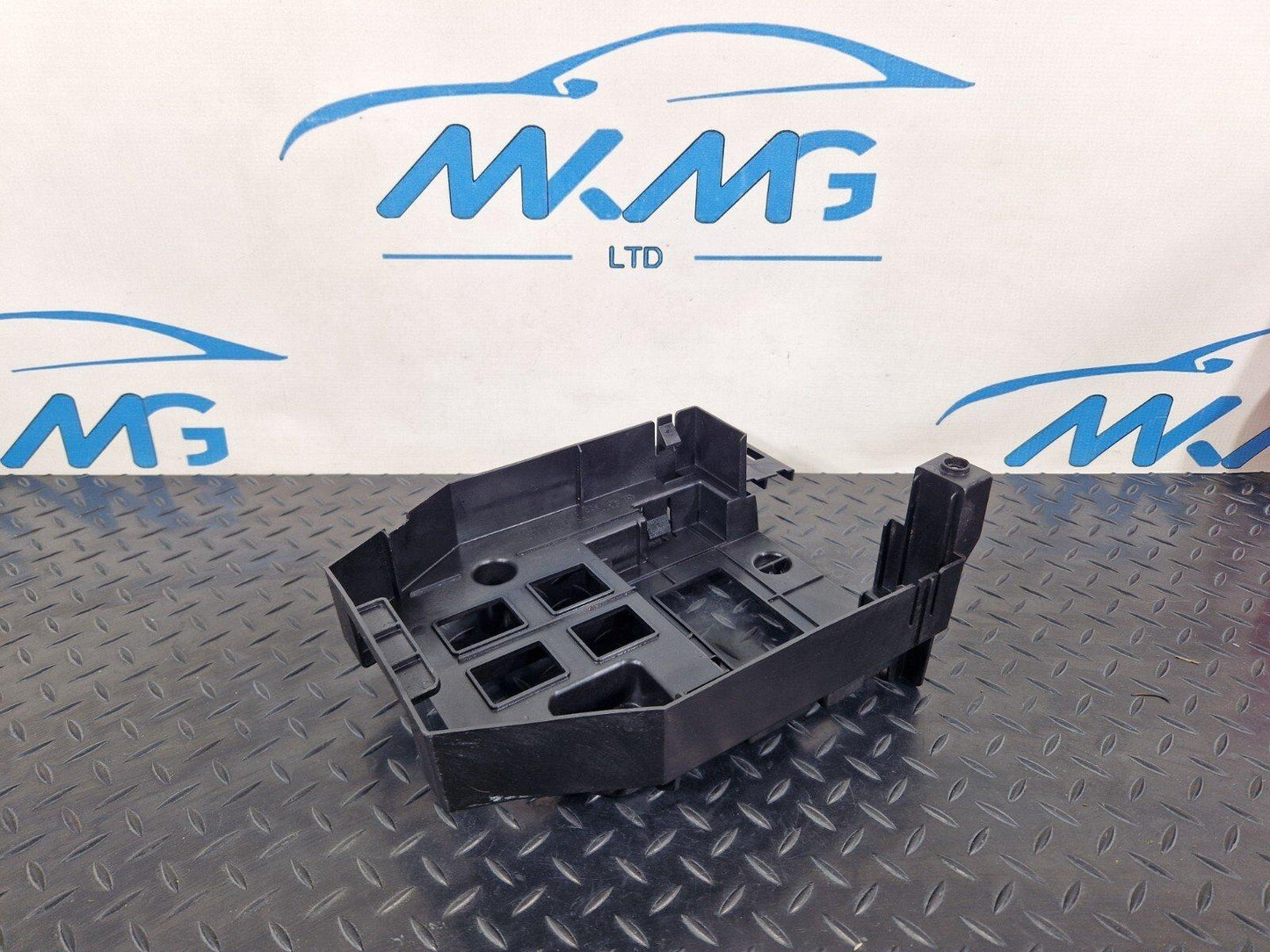 18-ON MERCEDES SPRINTER W907 W910 FOOTWELL FIREWALL CENTER BRACKET A9075451500