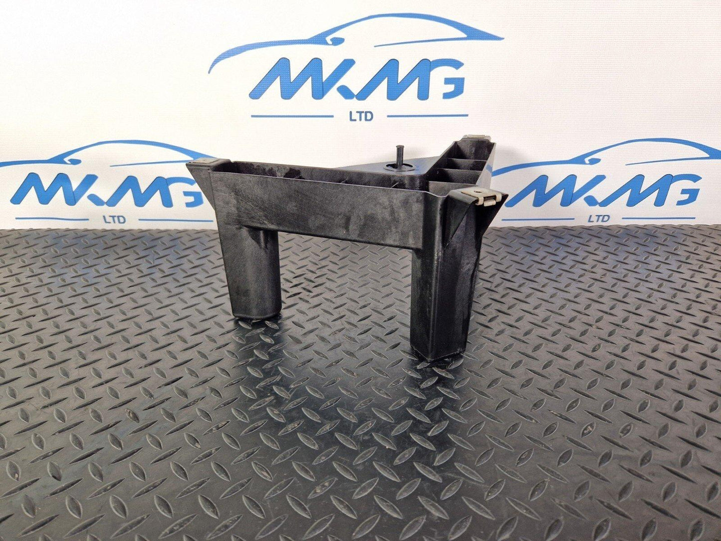 18-ON MERCEDES BENZ A CLASS W177 GENUINE MOUNT BRACKET A1776827500