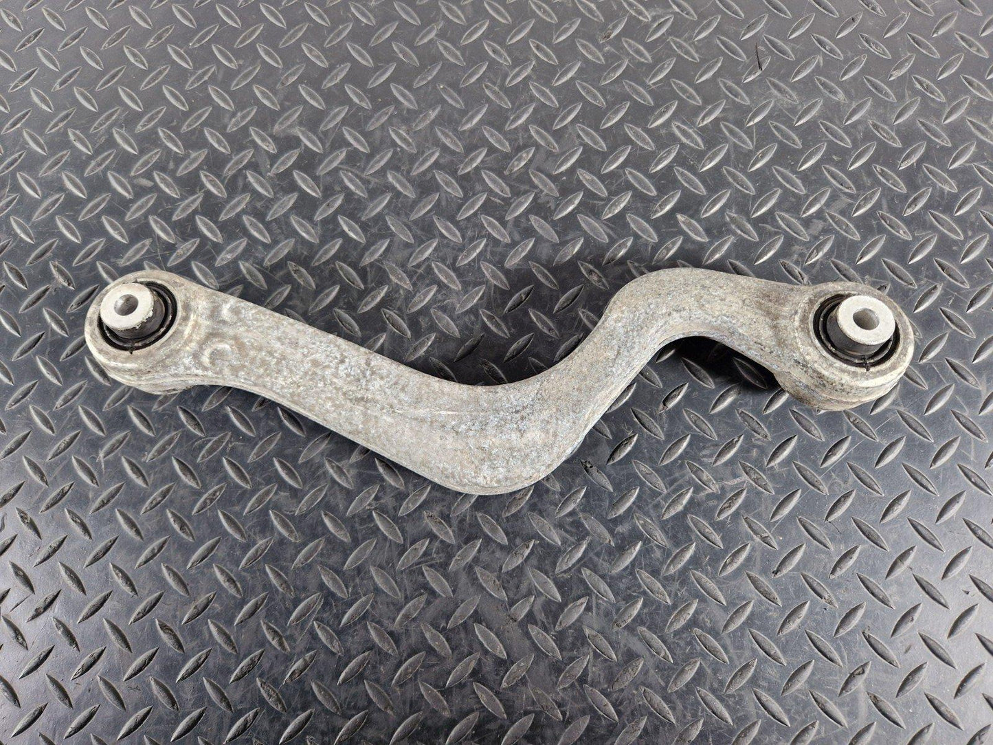 14-19 LAND ROVER L550 OEM REAR RIGHT O/S/R SUSPENSION ARM WISHBONE FK725B672AB