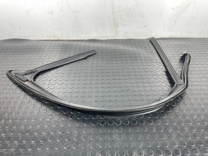 12-18 MERCEDES A-CLASS W176 FRONT RIGHT DOOR WINDOW GUIDE RAIL A1767250125