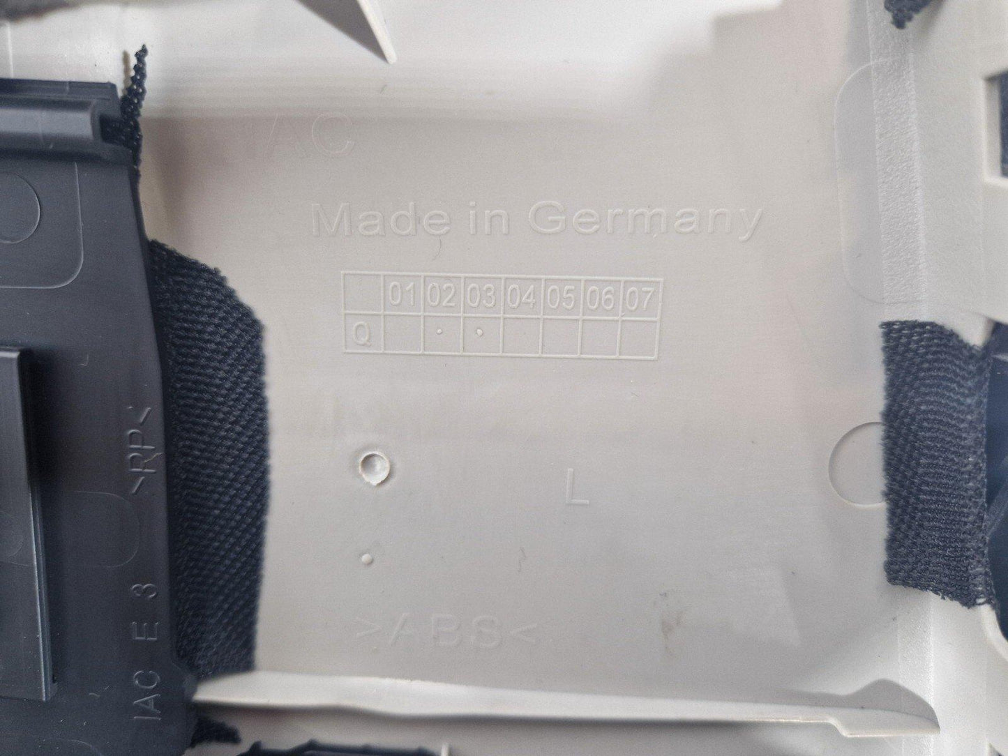14-21 MERCEDES BENZ W205 GENUINE B-PILLAR LEFT SIDE SEAT BELT TRIM A2056900126