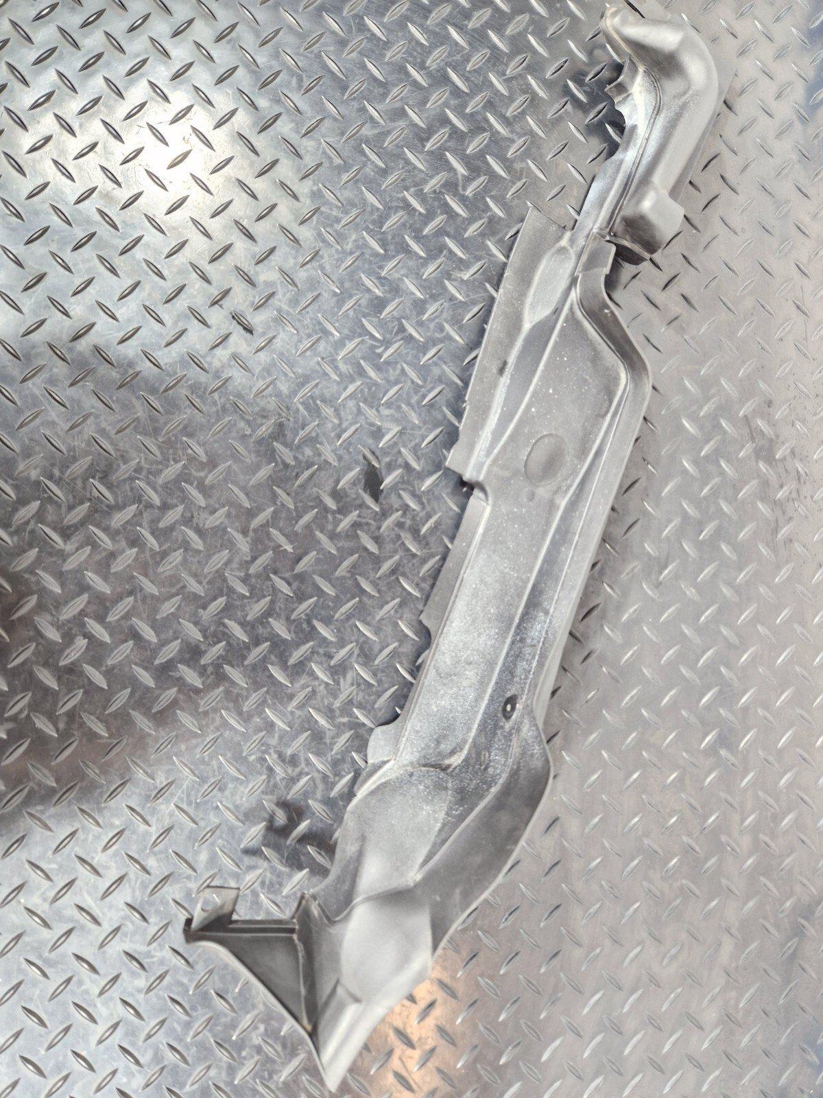 16-19 AUDI A4 B9 GENUINE RIGHT DRIVER SIDE WING PANEL SEAL 8W0821170