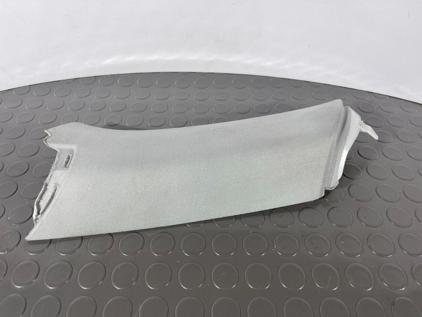 16-19 AUDI A4 B9 ESTATE GENUINE REAR RIGHT DRIVER SIDE C-PILLAR TRIM 8W9867288
