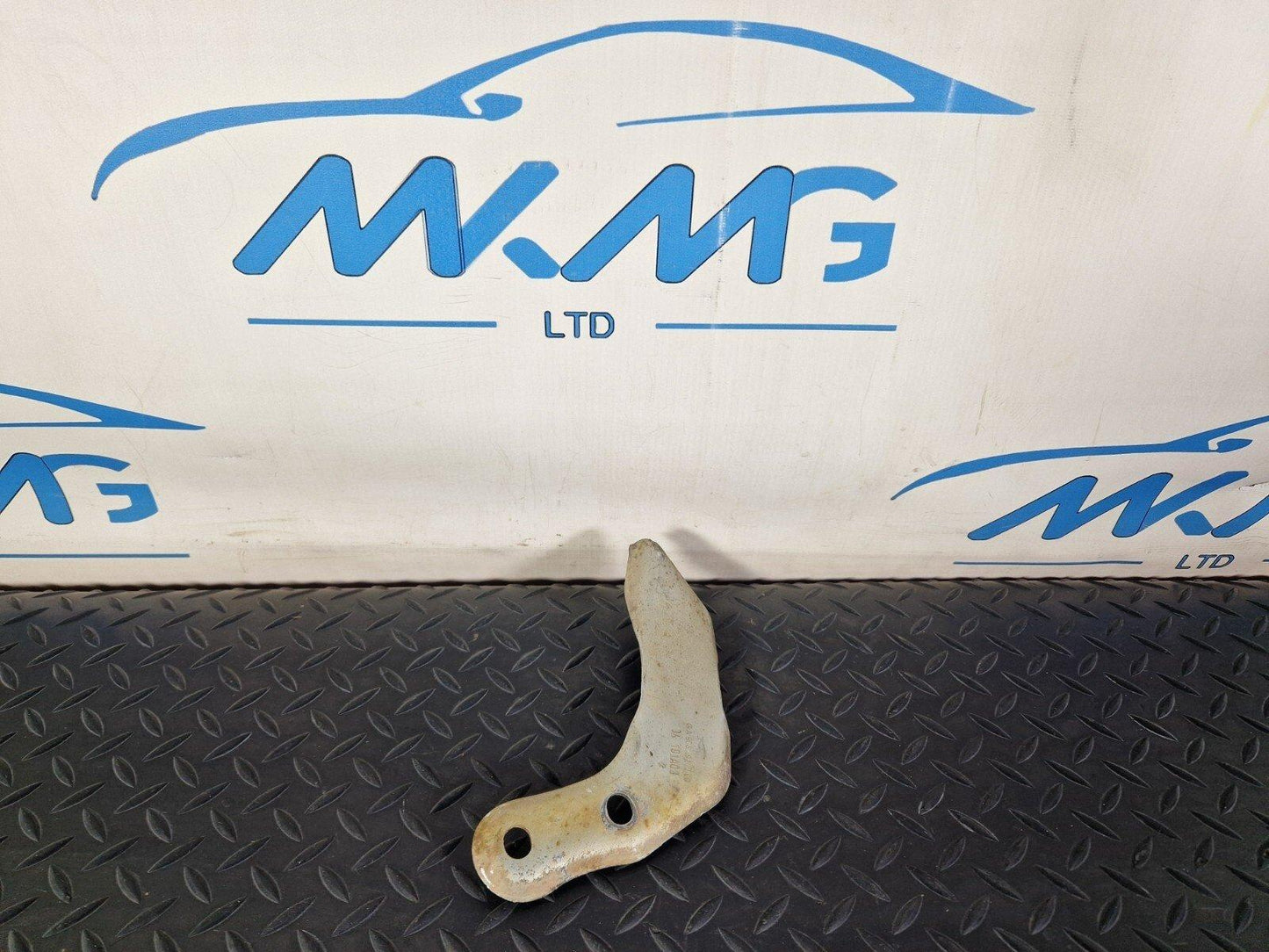 18-ON MERCEDES BENZ SPRINTER W907 EXHAUST BRACKET TO GEARBOX A9064921200