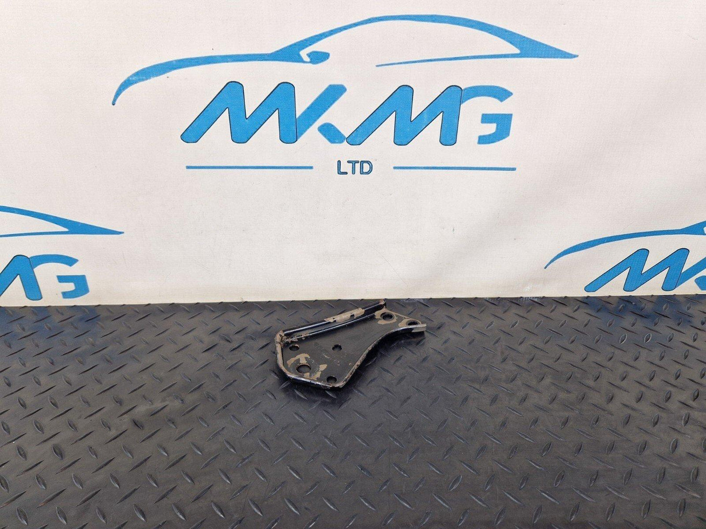 14-21 MERCEDES BENZ W205 REAR AXLE SUBFRAME LEFT STOP PLATE A2053520700