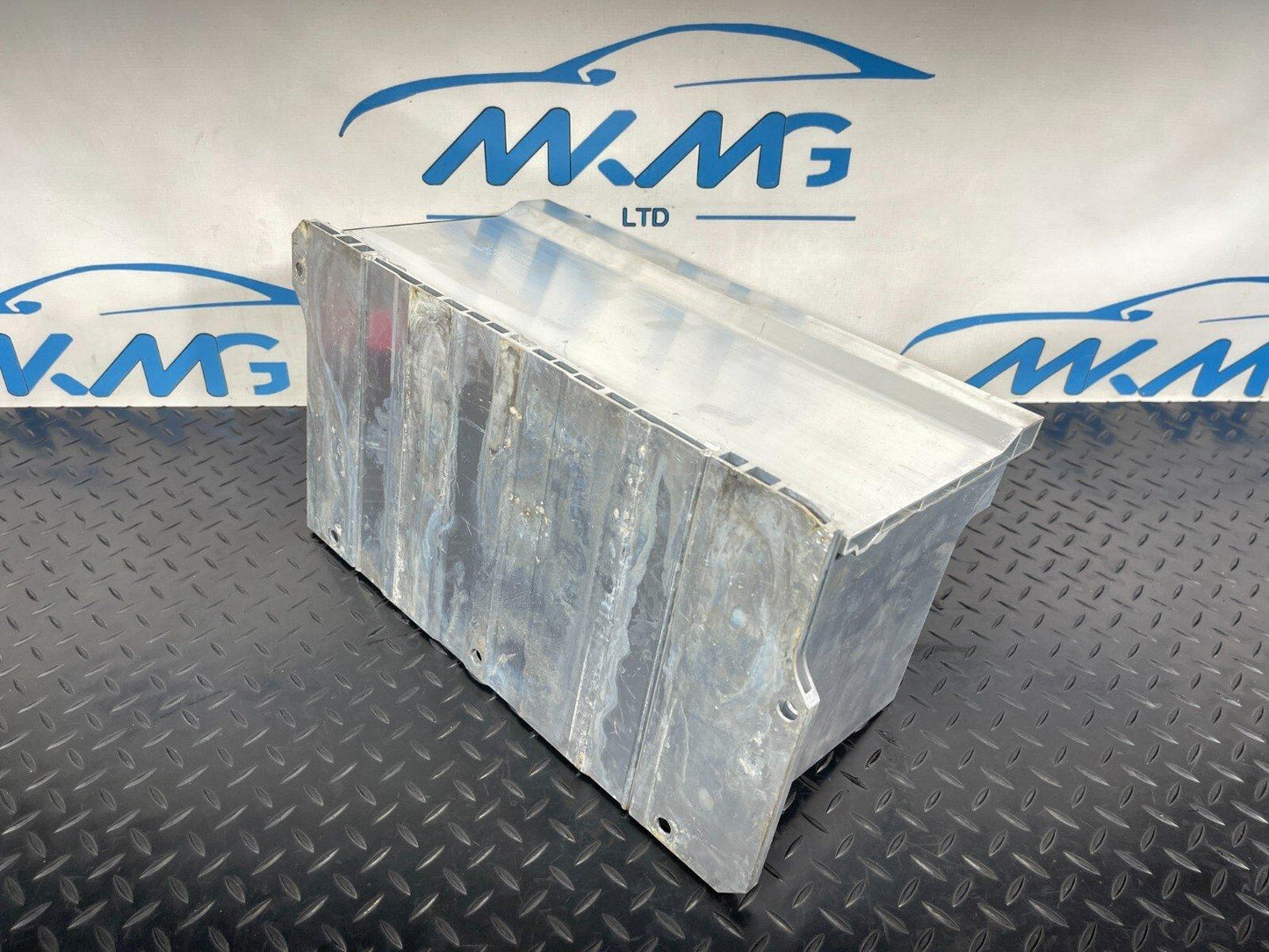 14-21 MERCEDES BENZ C300h W205 BATTERY HOLDER BOX A2056109801