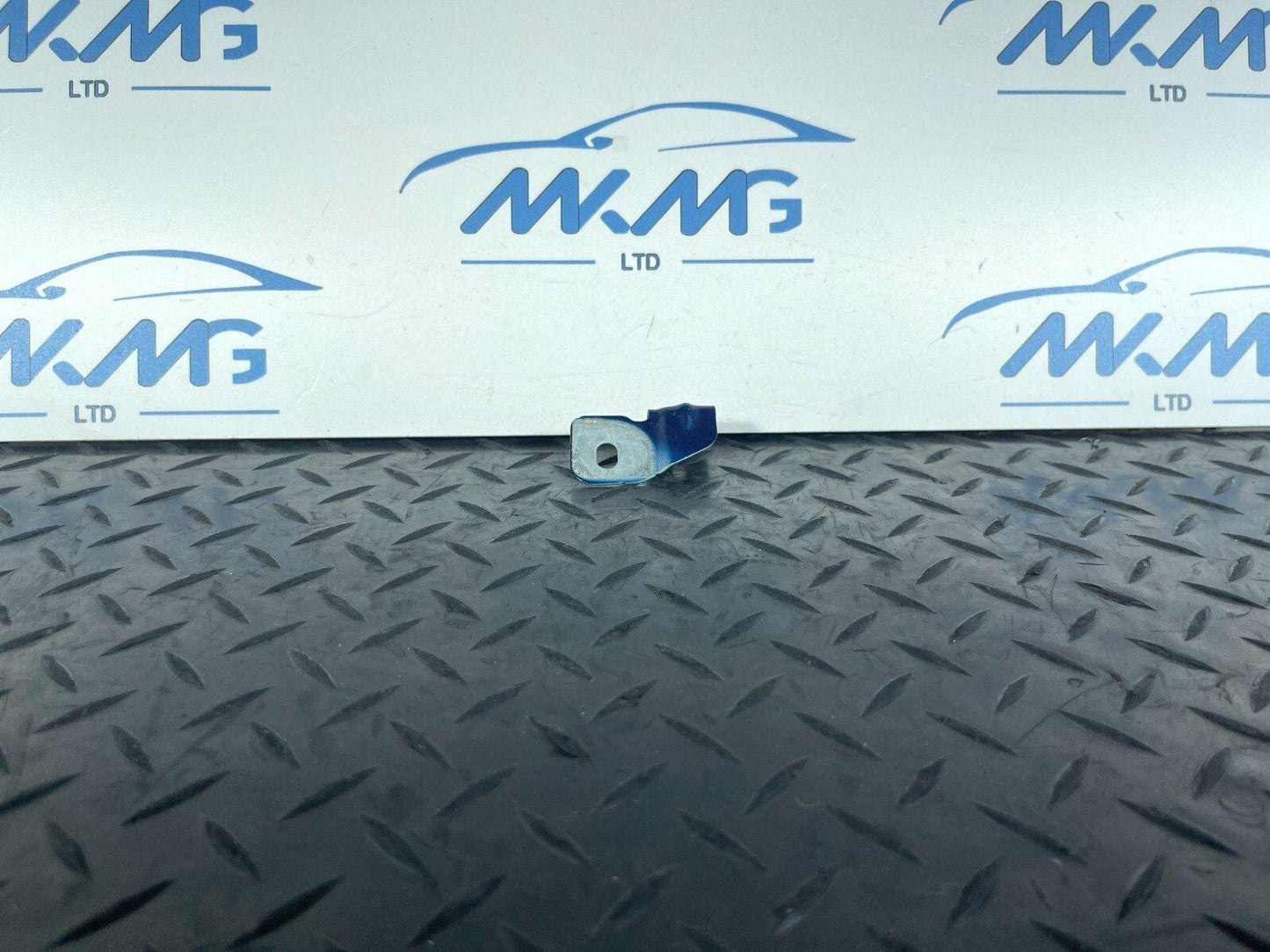 16-23 AUDI A5 F5 SPORTBACK S-LINE FRONT RIGHT DRIVER SIDE WING BRACKET 8W0821470