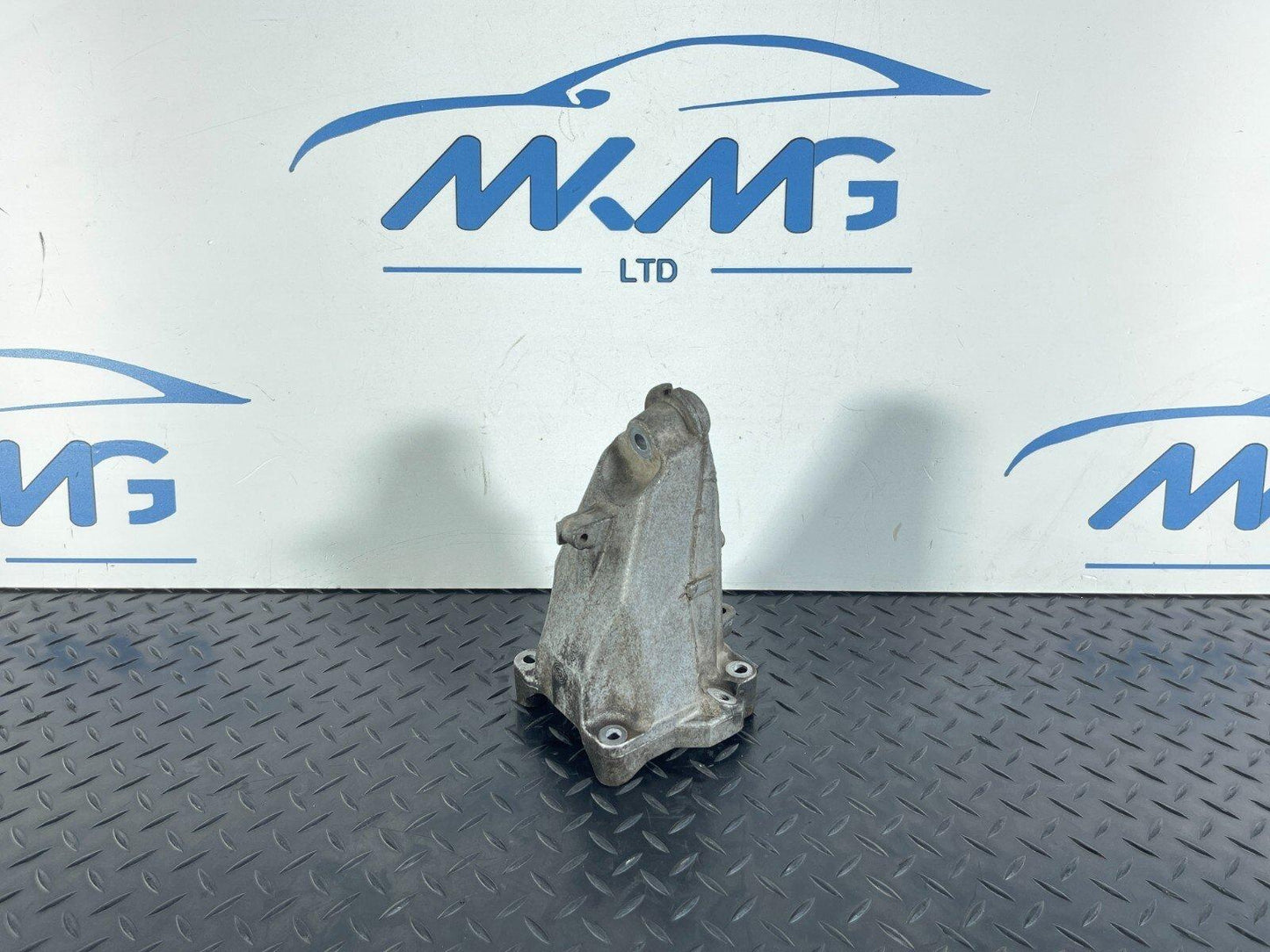 14-21 MERCEDES BENZ C350e W205 GENUINE ENGINE MOUNT RIGHT A2742234304