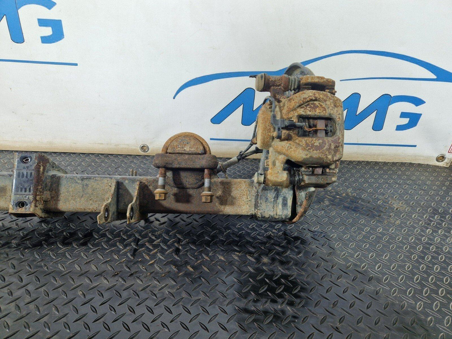 18-ON MERCEDES BENZ SPRINTER W910 REAR AXLE SUSPENSION CARRIER & WHEEL BEARINGS