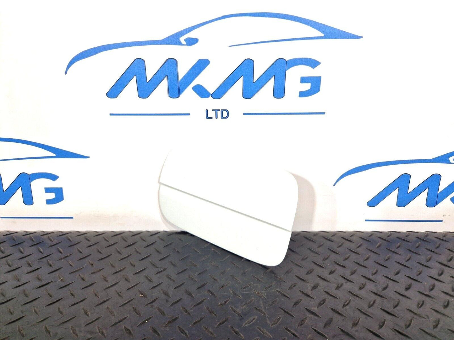 16-19 AUDI A4 B9 GENUINE SALOON FUEL DOOR COVER IN WHITE LY9C 8W0809907
