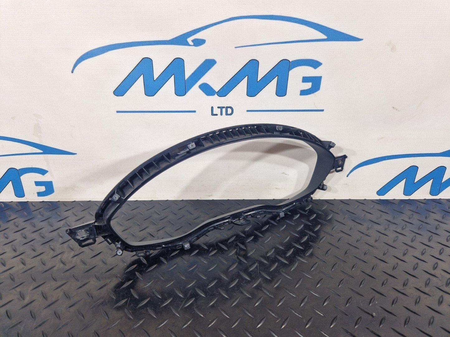 16-19 AUDI A4 B9 GENUINE SPEEDOMETER SURROUND TRIM COVER 8W0857115