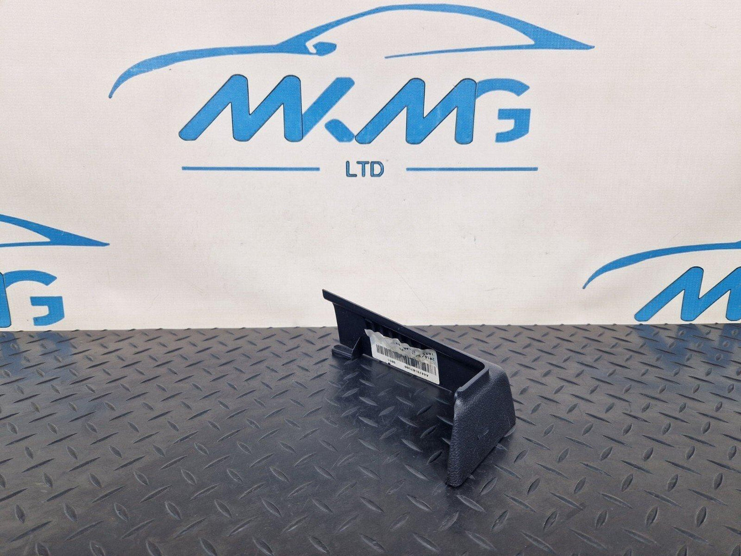14-23 MERCEDES BENZ VITO W447 RIGHT B-PILLAR LOWER SEAT BASE TRIM A4479107500