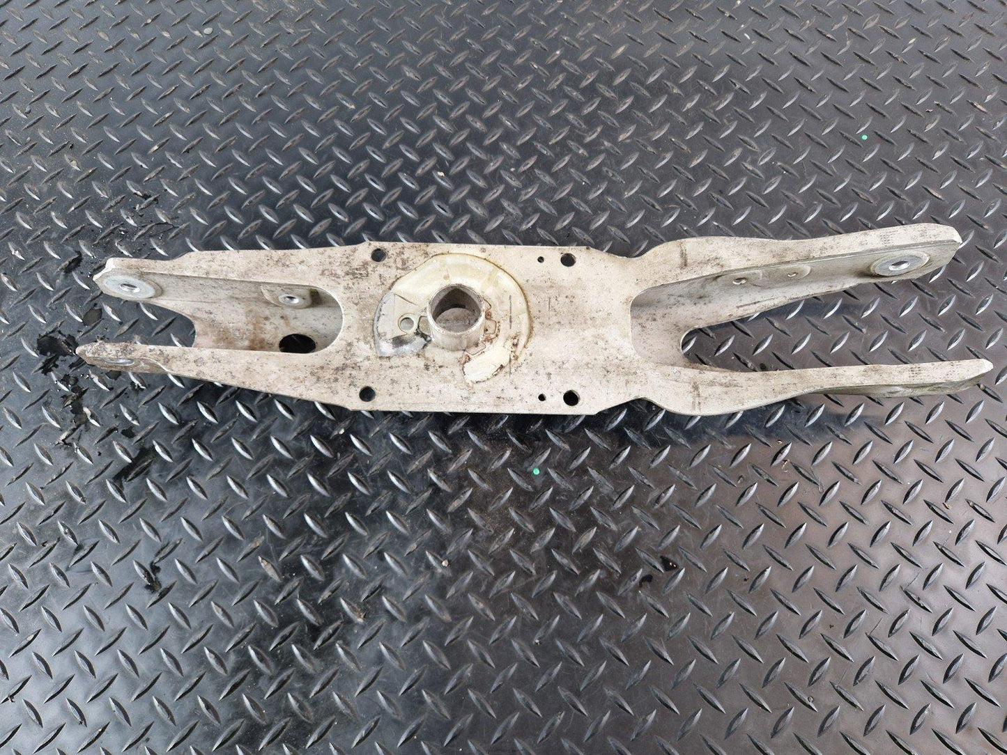 19-ON MERCEDES BENZ B CLASS W247 PASSENGER SIDE REAR TRAILING ARM A1773521700
