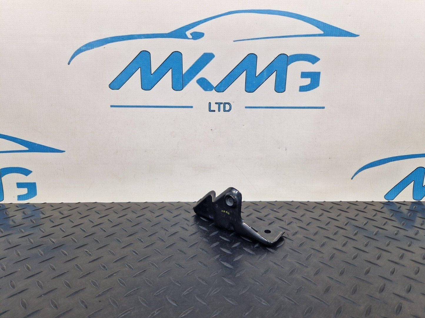 14-23 MERCEDES BENZ VITO W447 OEM REAR RIGHT O/S TAILGATE STRUT BRACKET HOLDER
