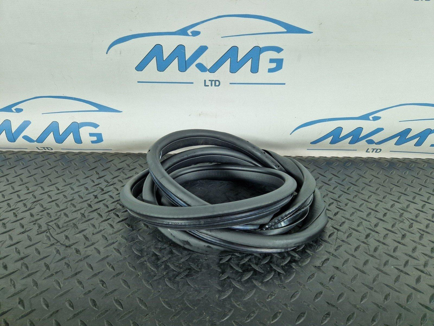 12-18 MERCEDES BENZ B-CLASS W246 GENUINE REAR LEFT DOOR SEAL A2466920176