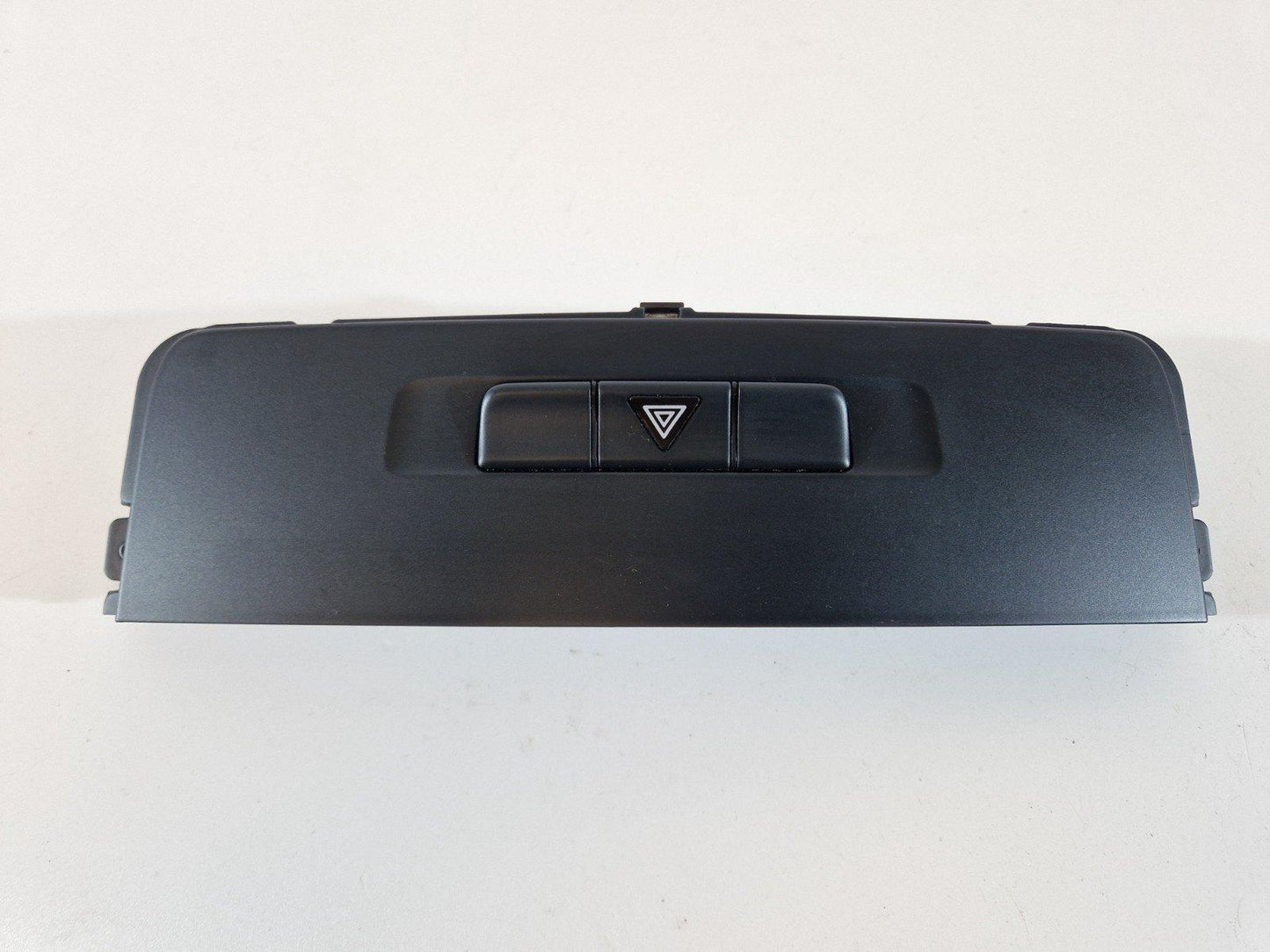 14-23 MERCEDES VITO W447 GENUINE OEM DASH BOARD HAZARD LIGHT PANEL A4479050051