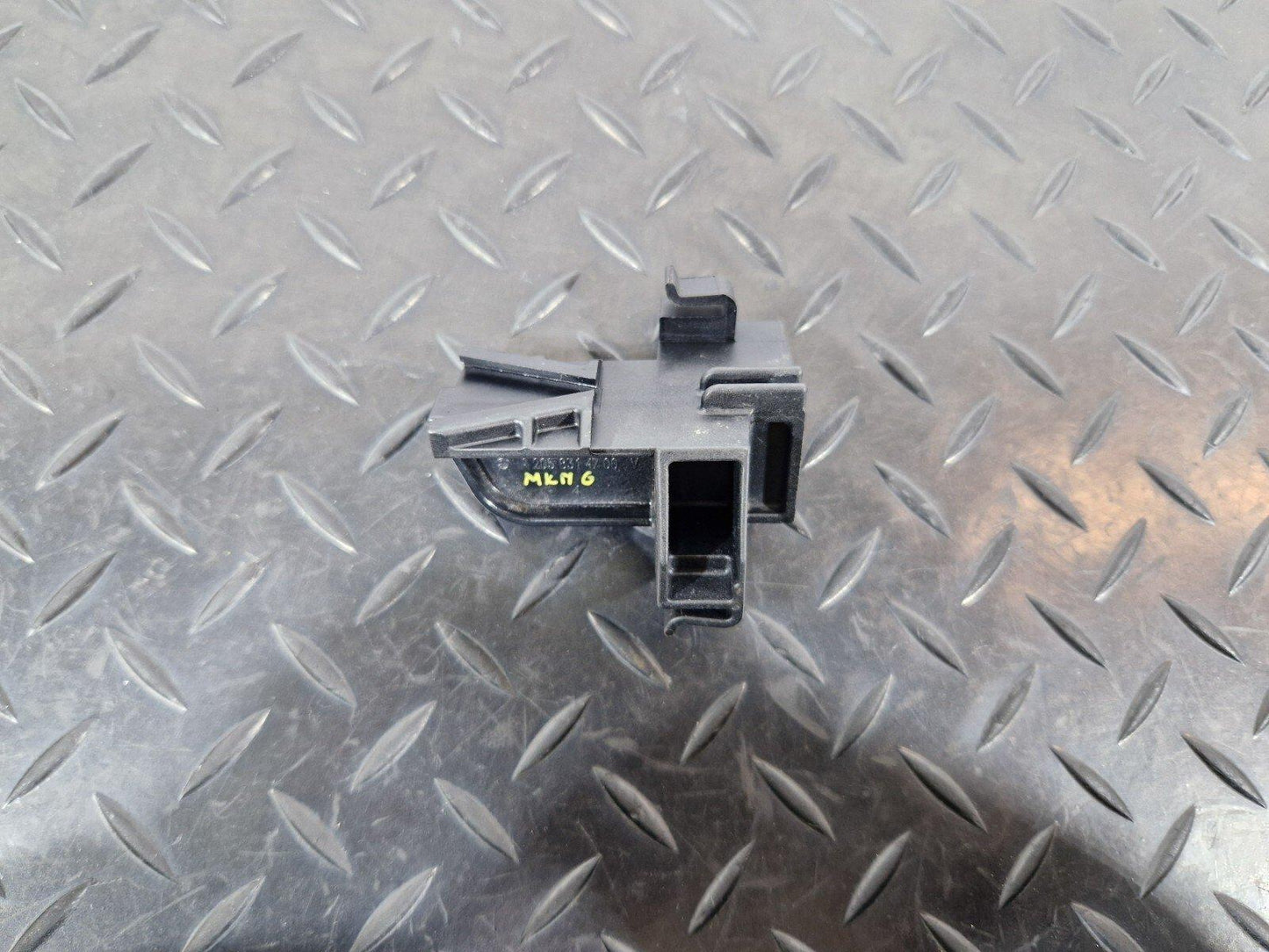 14-21 MERCEDES BENZ C200 W205 OEM AIR DUCT UPPER SEAL BRACKET A2058314700