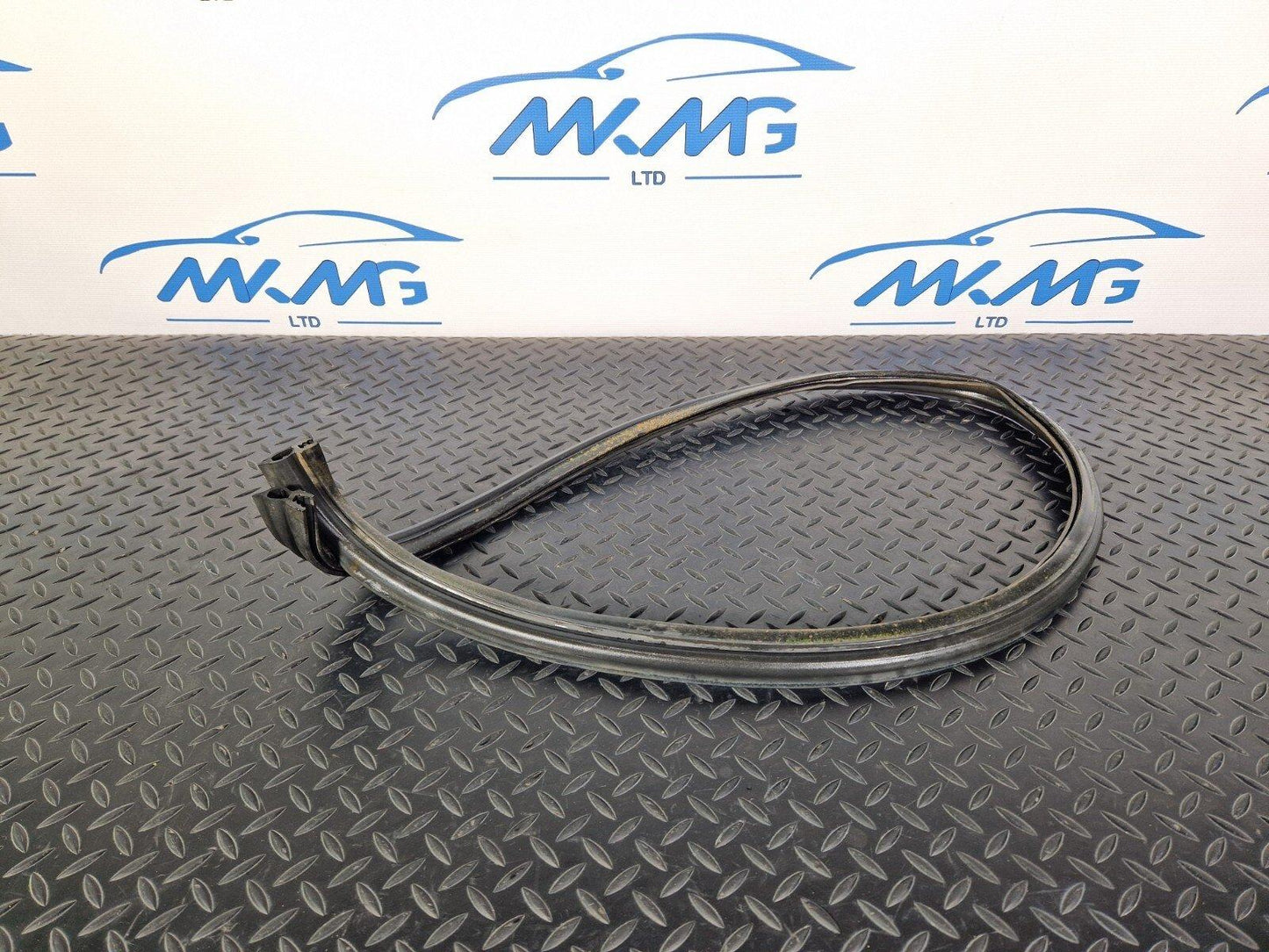 18-ON MERCEDES BENZ SPRINTER W907 W910 OEM BONNET RUBBER SEAL A9108870000