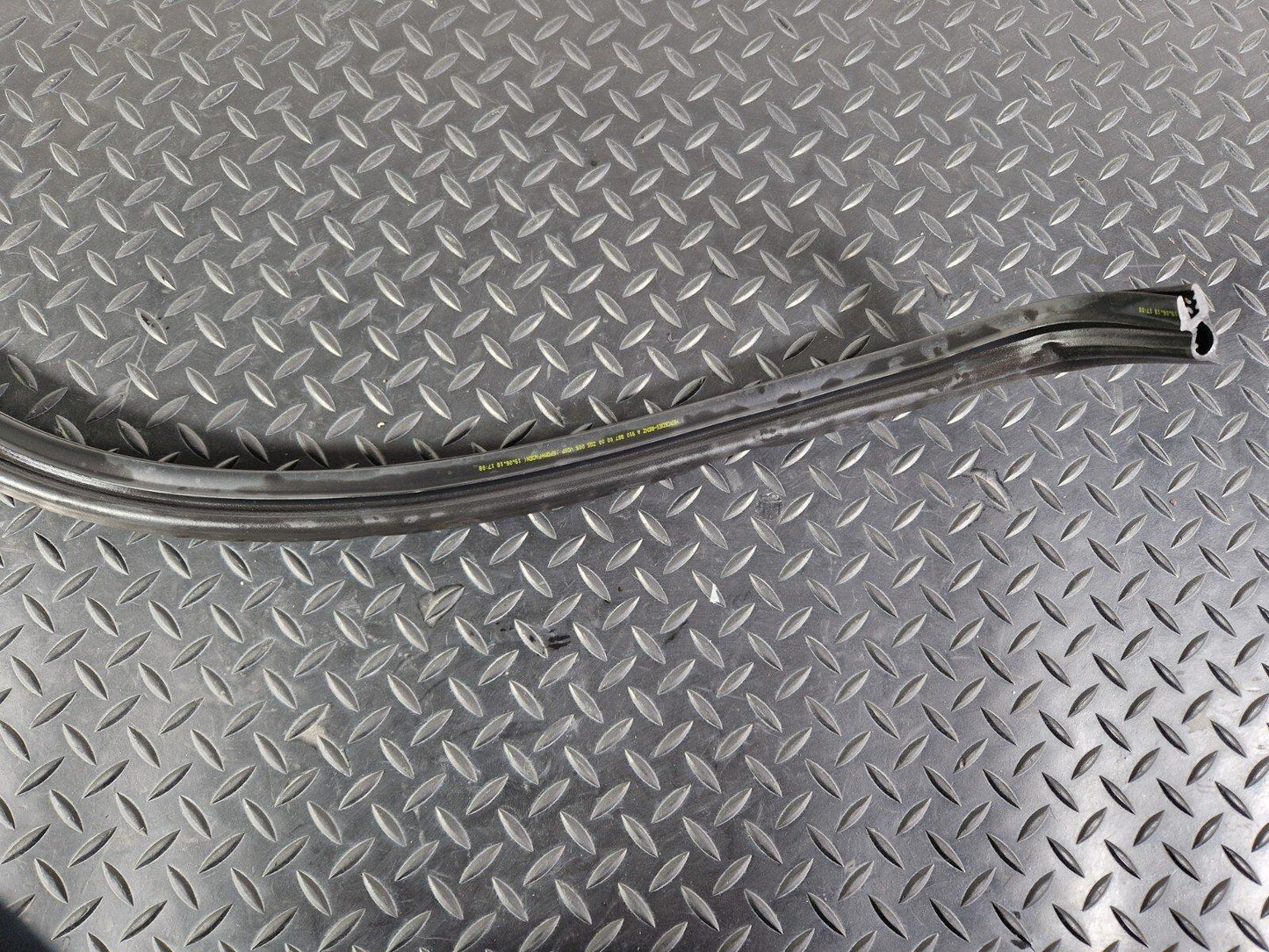 18-ON MERCEDES BENZ SPRINTER W907 OEM BONNET RUBBER SEAL A9108870000
