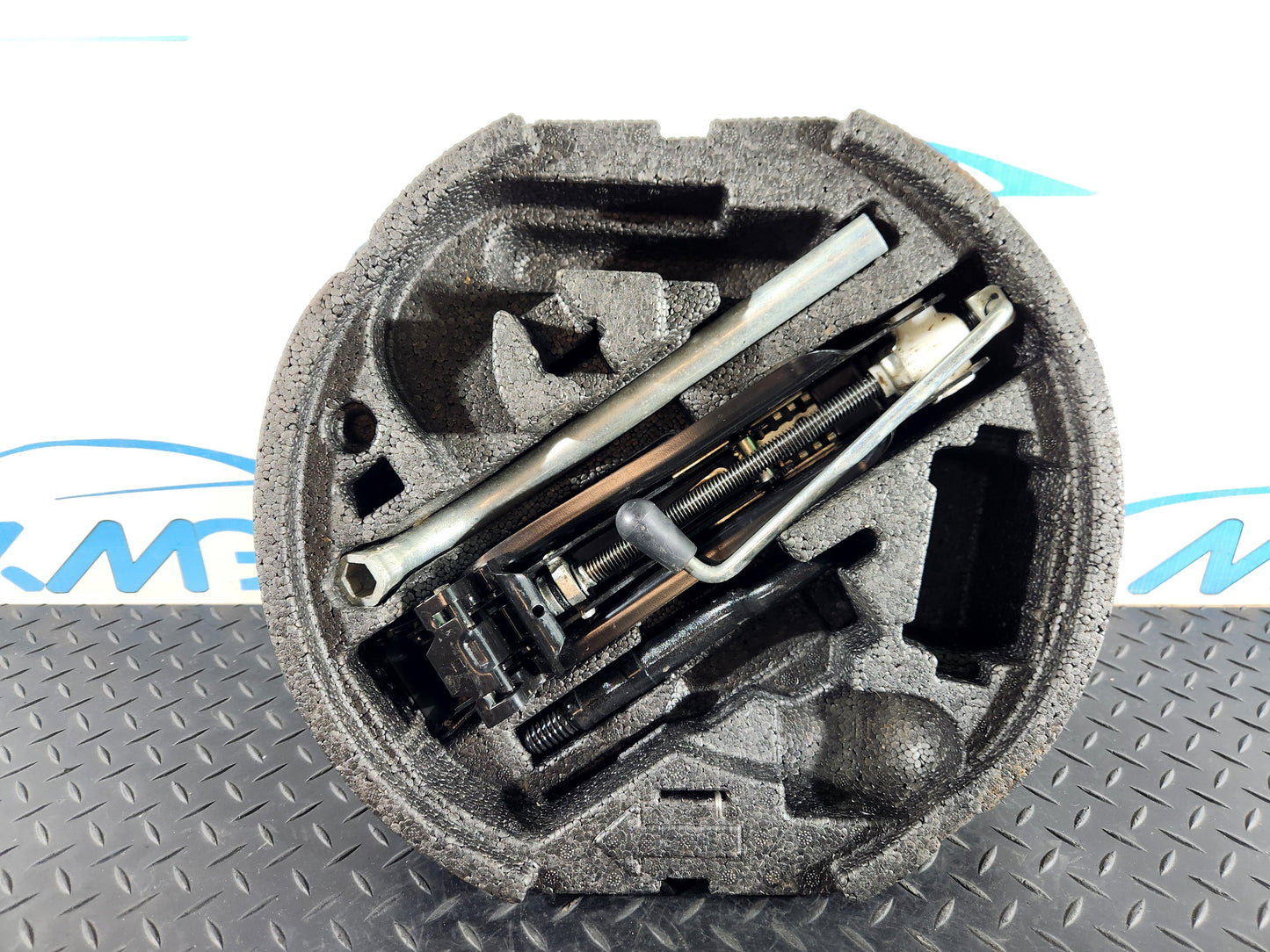 Skoda Octavia MK2 FL (1Z) Station Wagon Jack Tool Kit 1Z0012115B 1K0011031S