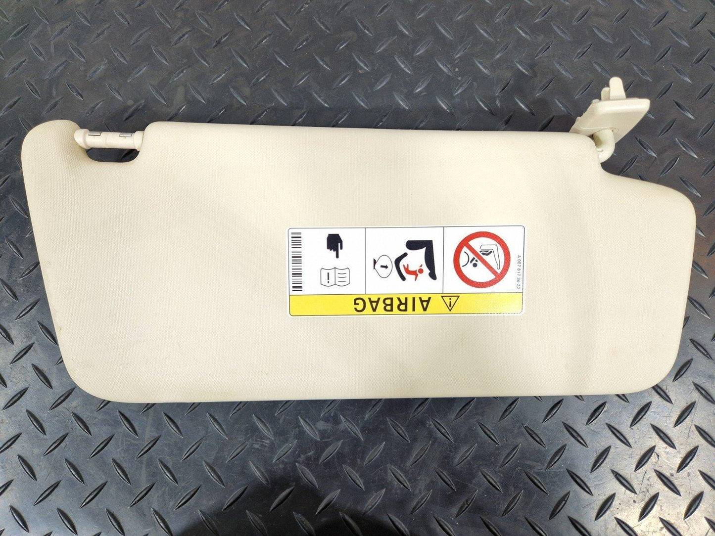 14-21 MERCEDES-BENZ C-CLASS C250D W205 PASSENGER LEFT SUN VISOR A2058100110