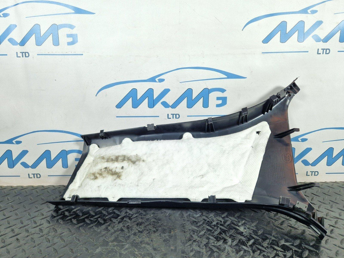 16-19 MERCEDES BENZ GLE W166 GENUINE RIGHT LOWER B PILLAR TRIM A1666902625