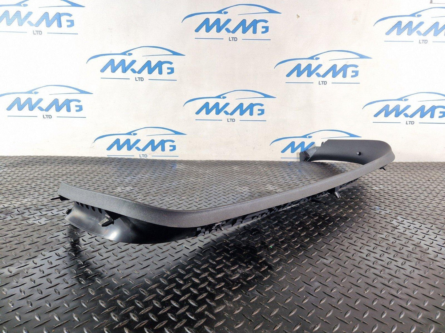19-ON MERCEDES BENZ B CLASS W247 REAR TAILGATE WINDOW FRAME TRIM A2477402500