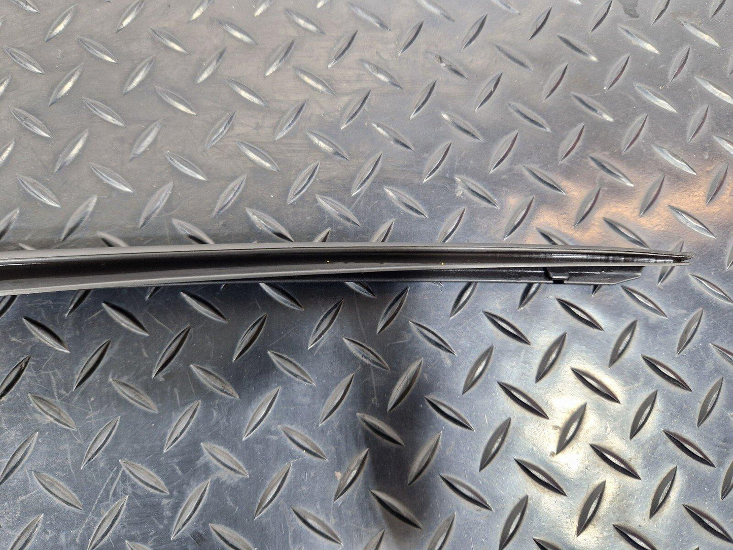 16-23 AUDI A5 SPORTBACK FRONT RIGHT WINDSHIELD WATER DEFLECTOR STRIP 8W6854328B