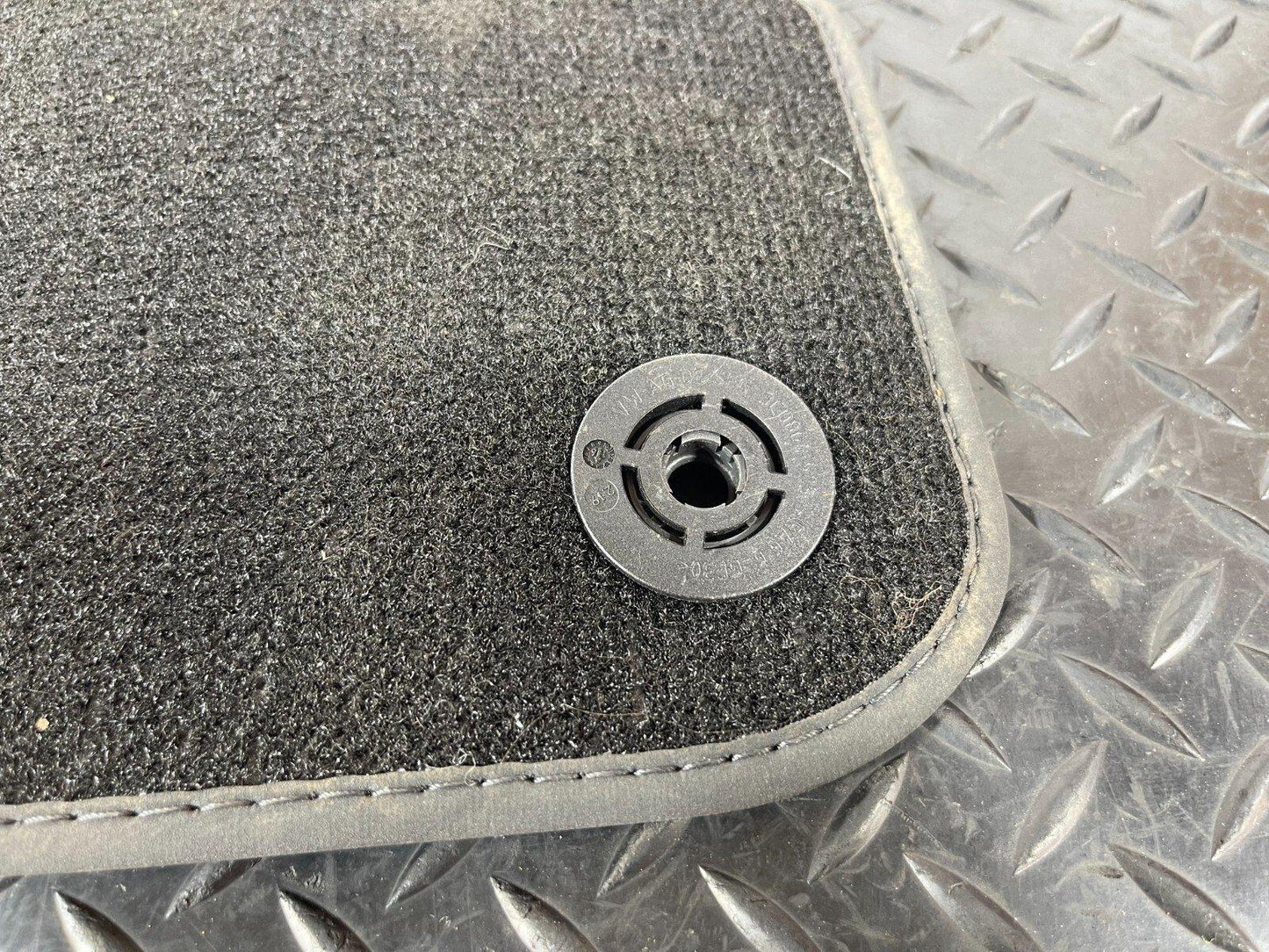 16-19 AUDI A4 B9 SALOON GENUINE REAR FLOOR MAT CARPET 3C0864523
