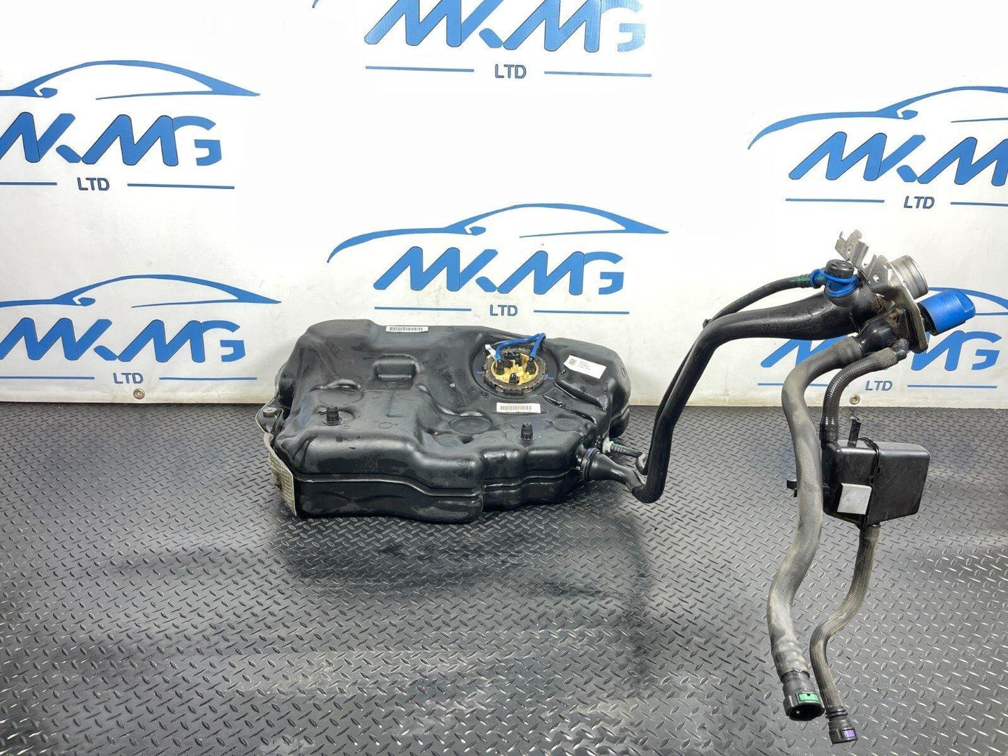16-19 AUDI A4 B9 AVAN 2.0TDI DIESEL FUEL TANK WITH PUMP 8W0201021CG 8W02012WD