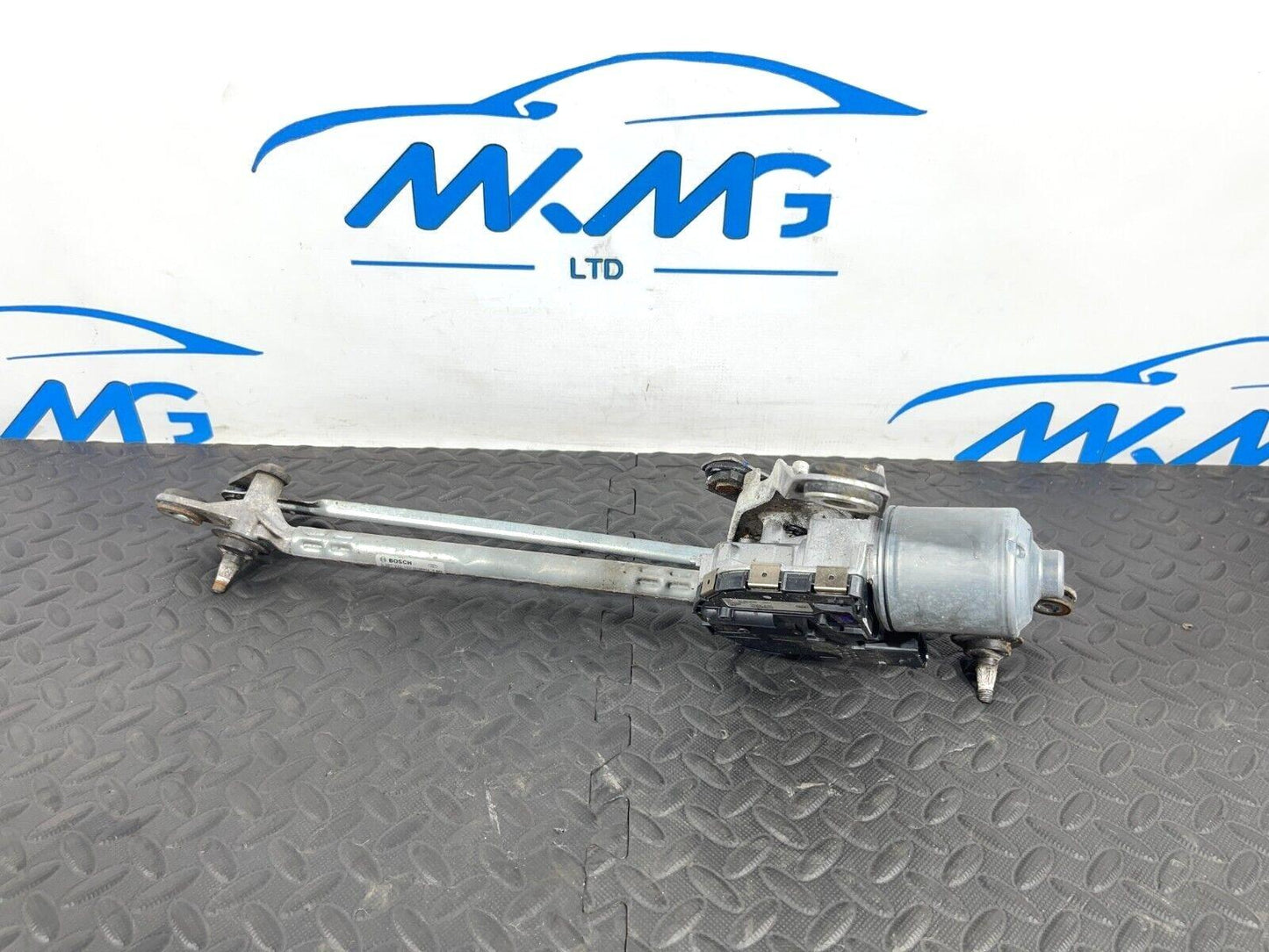 16-19 AUDI A4 B9 AVANT GENUINE FRONT WIPER MOTOR & LINKAGE 8W2955023