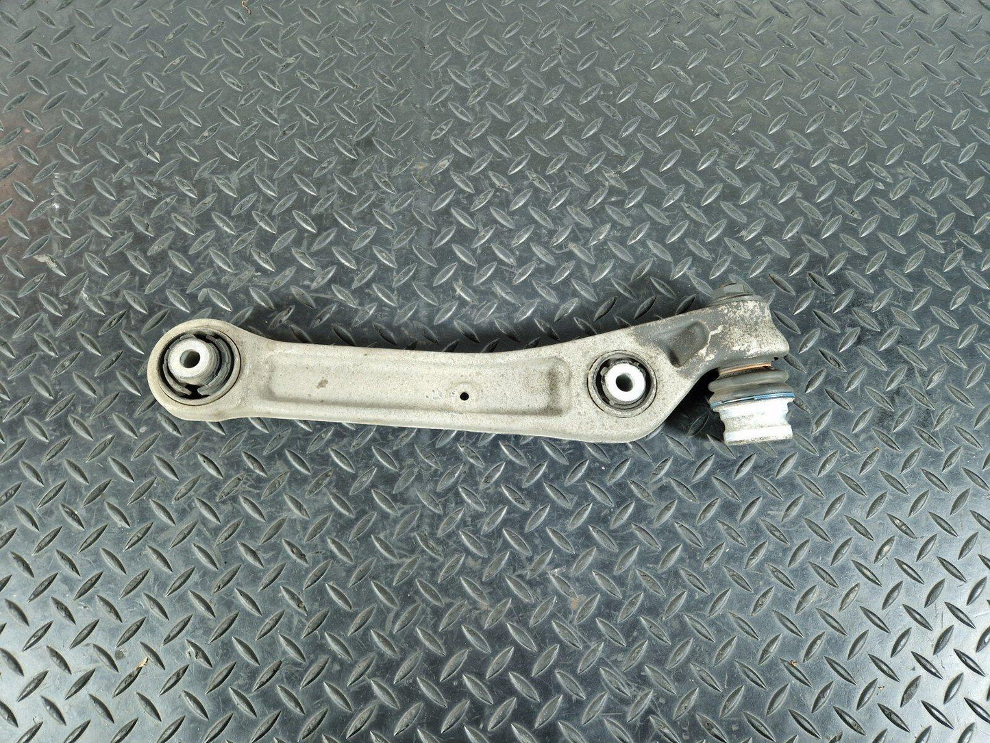 16-19 AUDI A4 B9 GENUINE OEM FRONT LEFT DRIVER O/S CONTROL ARM 8W0407155A