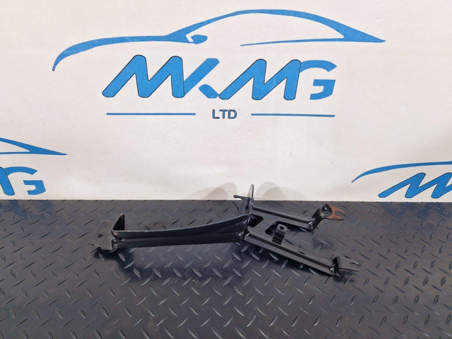 19-ON MERCEDES BENZ B CLASS W247 ABS PUMP MOUNT BRACKET SUPPORT A1774303400