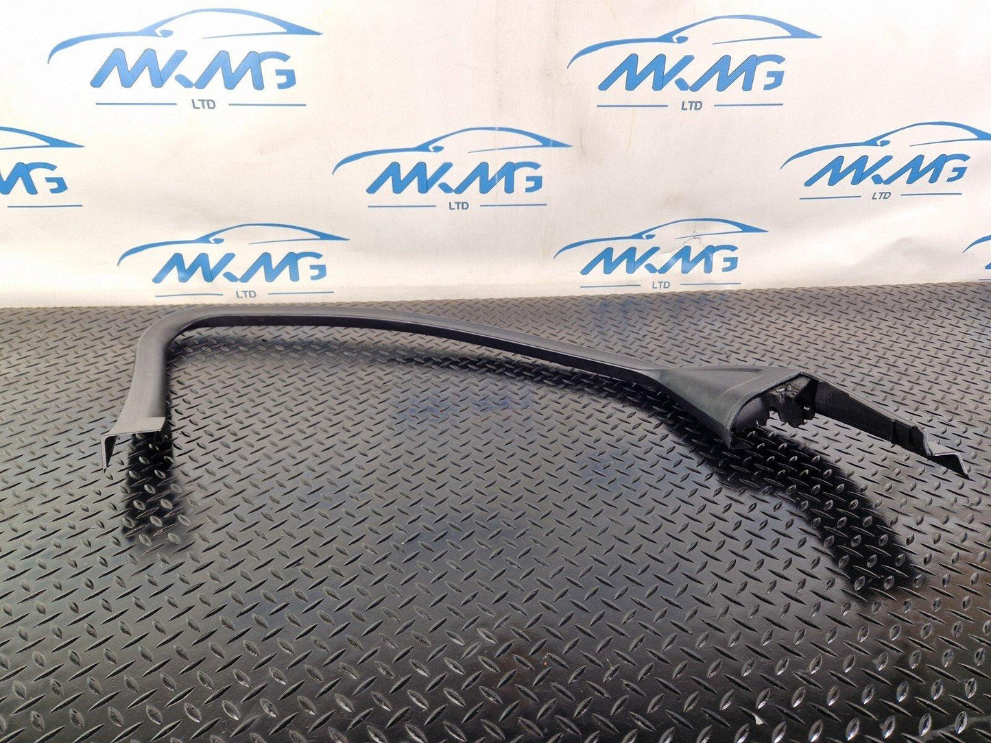 20-24 BMW 1 SERIES F40 FRONT LEFT WINDOW DOOR FRAME COVER 7464799