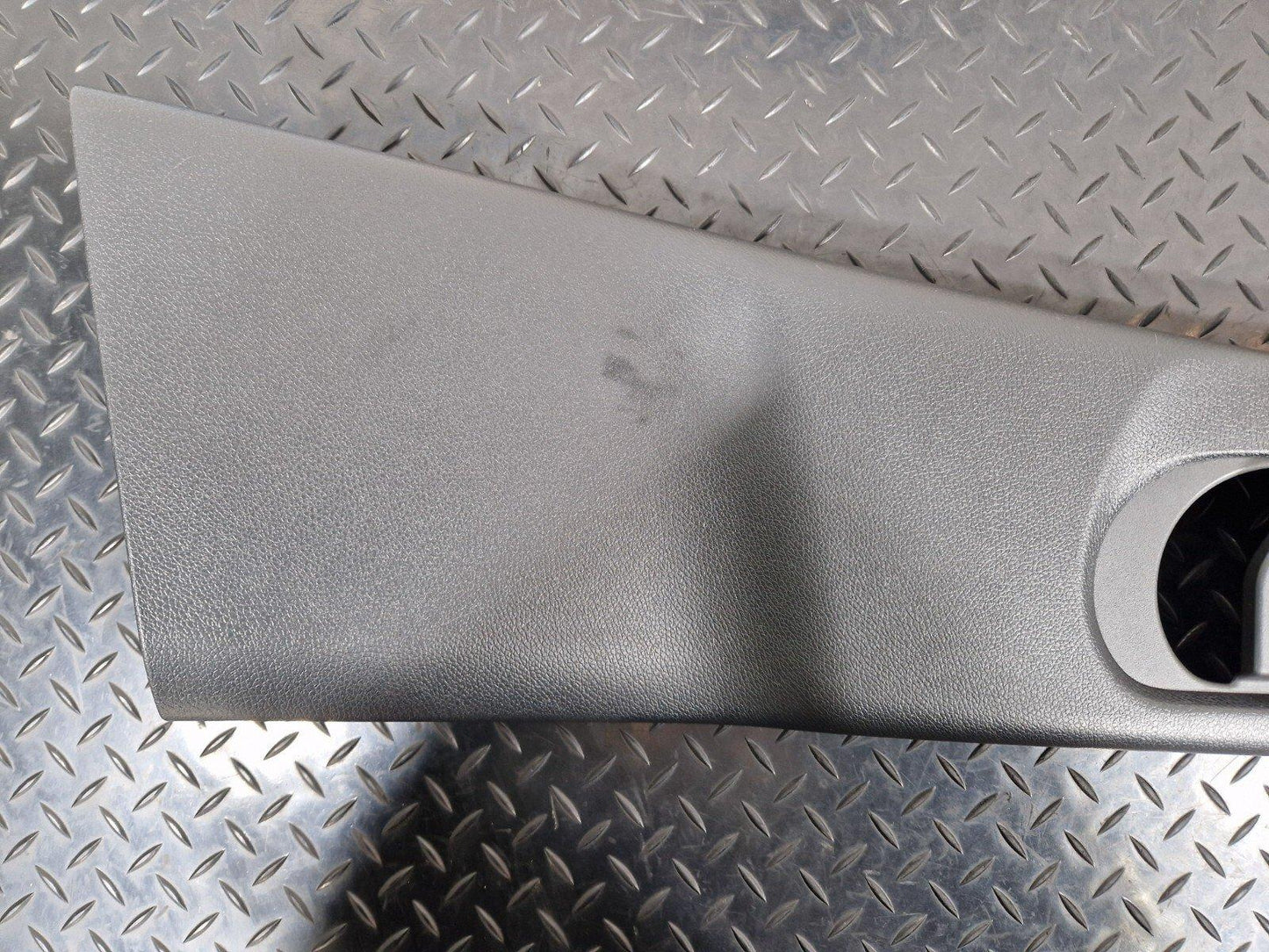 14-20 MERCEDES BENZ GLA X156 FRONT RIGHT DRIVER SIDE B-PILLAR TRIM A1566904200
