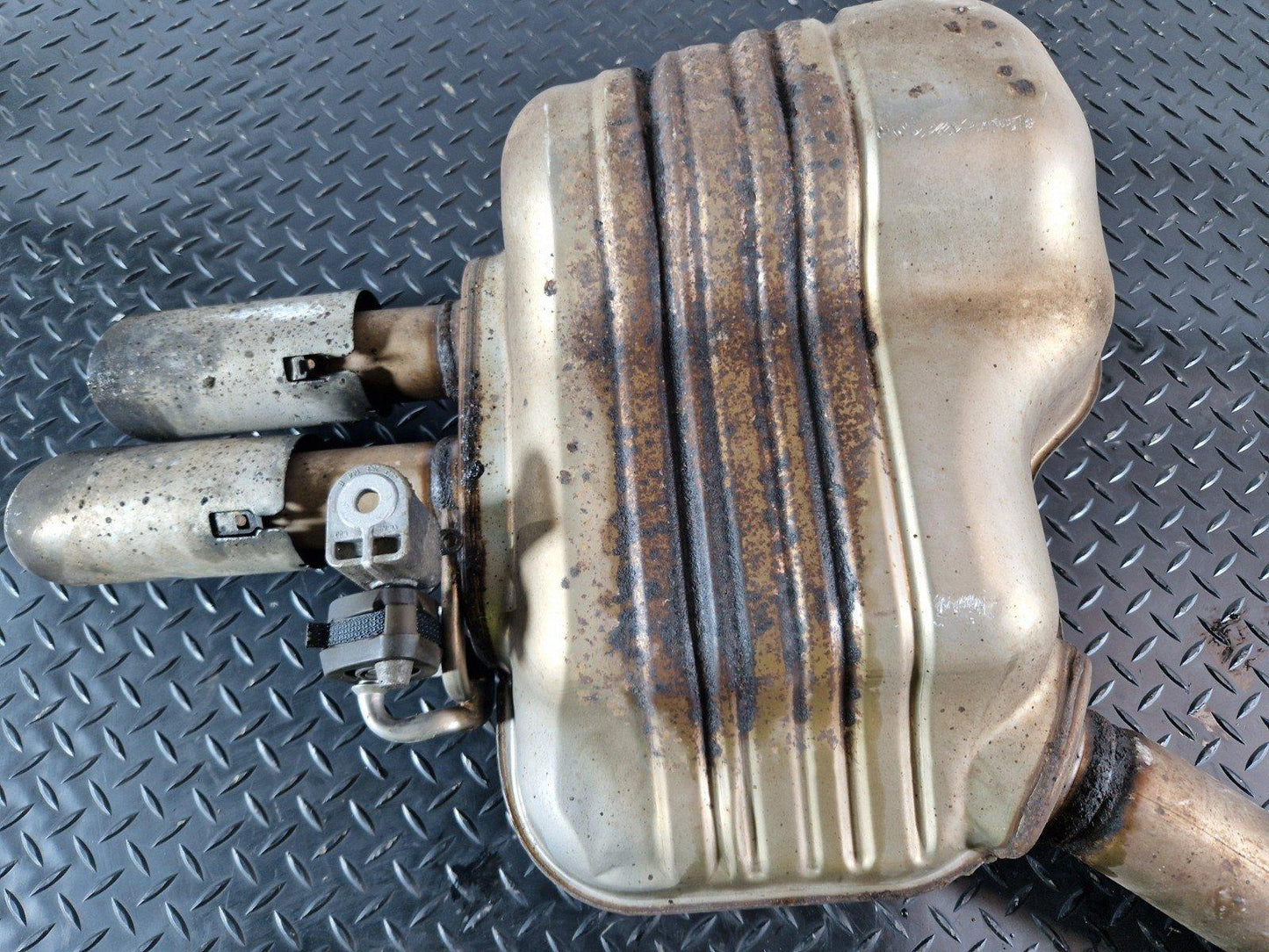 16-19 AUDI A4 B9 GENUINE REAR EXHAUST BOX 8W0253611D