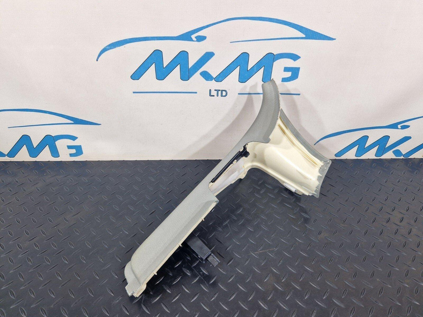 15-18 AUDI A7 4G OEM GENUINE RIGHT SIDE PILLAR TRIM 4G8867246
