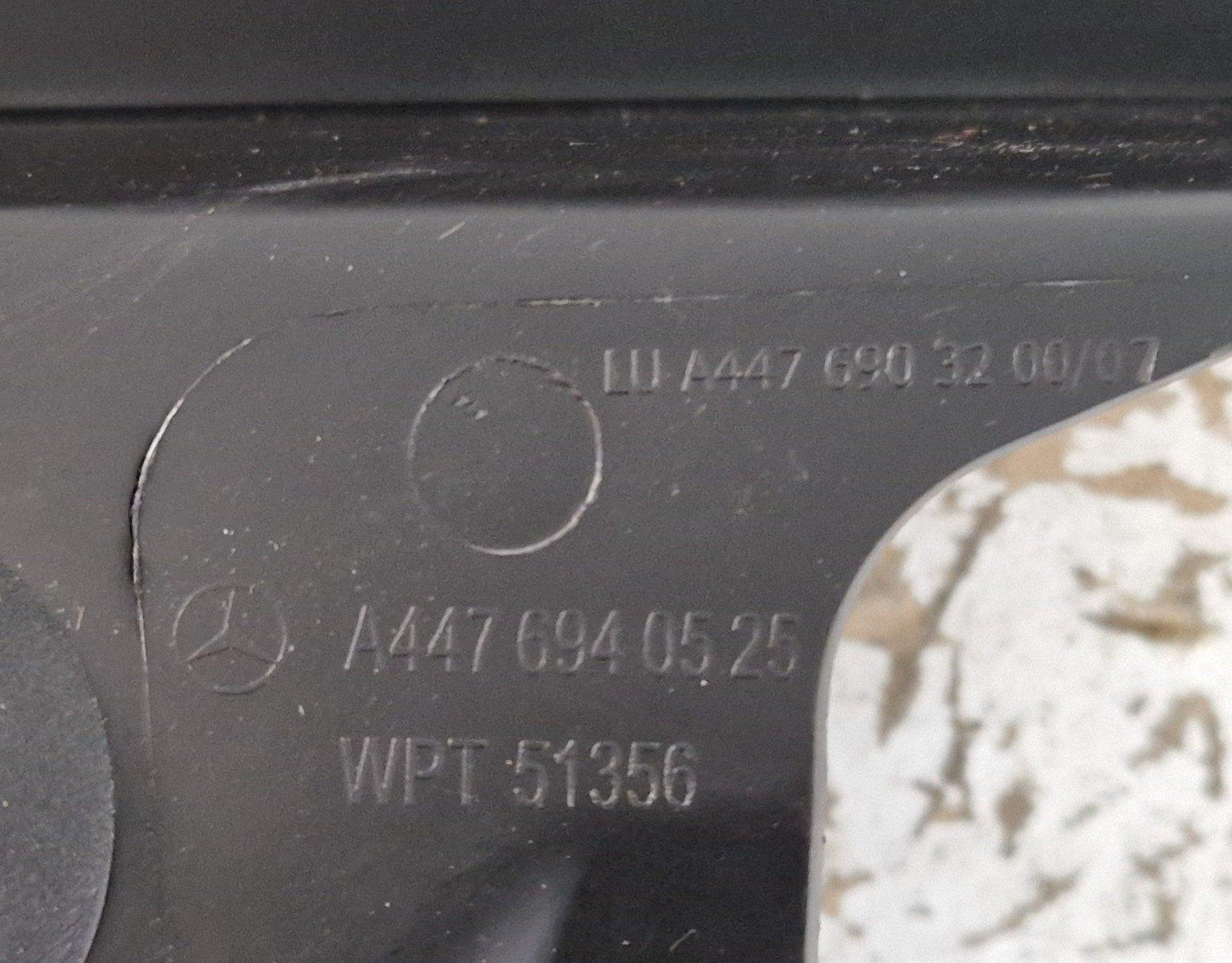 14-23 MERCEDES VITO W447 GENUINE REAR LEFT DOOR OUTER TRIM A4476940525