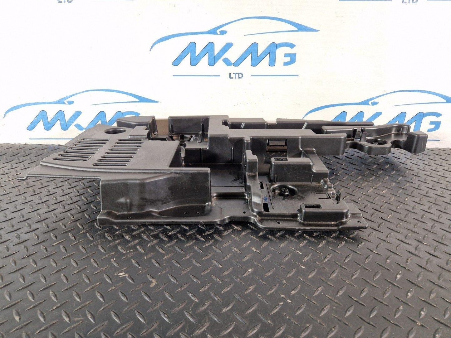 19-ON MERCEDES BENZ B CLASS W247 SERVICE TOOL KIT HOLDER A1778902100