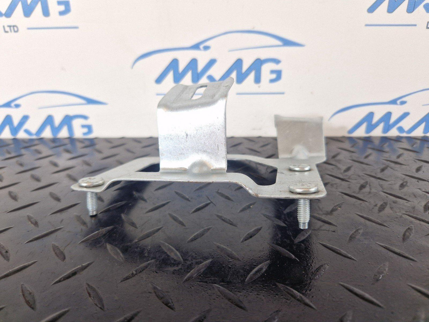 19-ON RANGE ROVER EVOQUE L551 GENUINE BRACKET M8D2-101D92-AB