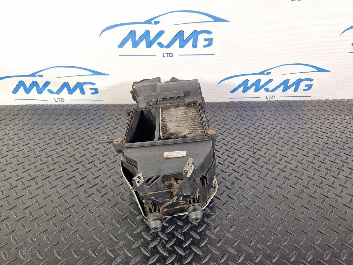 14-21 MERCEDES BENZ C300h W205 OEM AIR FILTER BOX A6510900700
