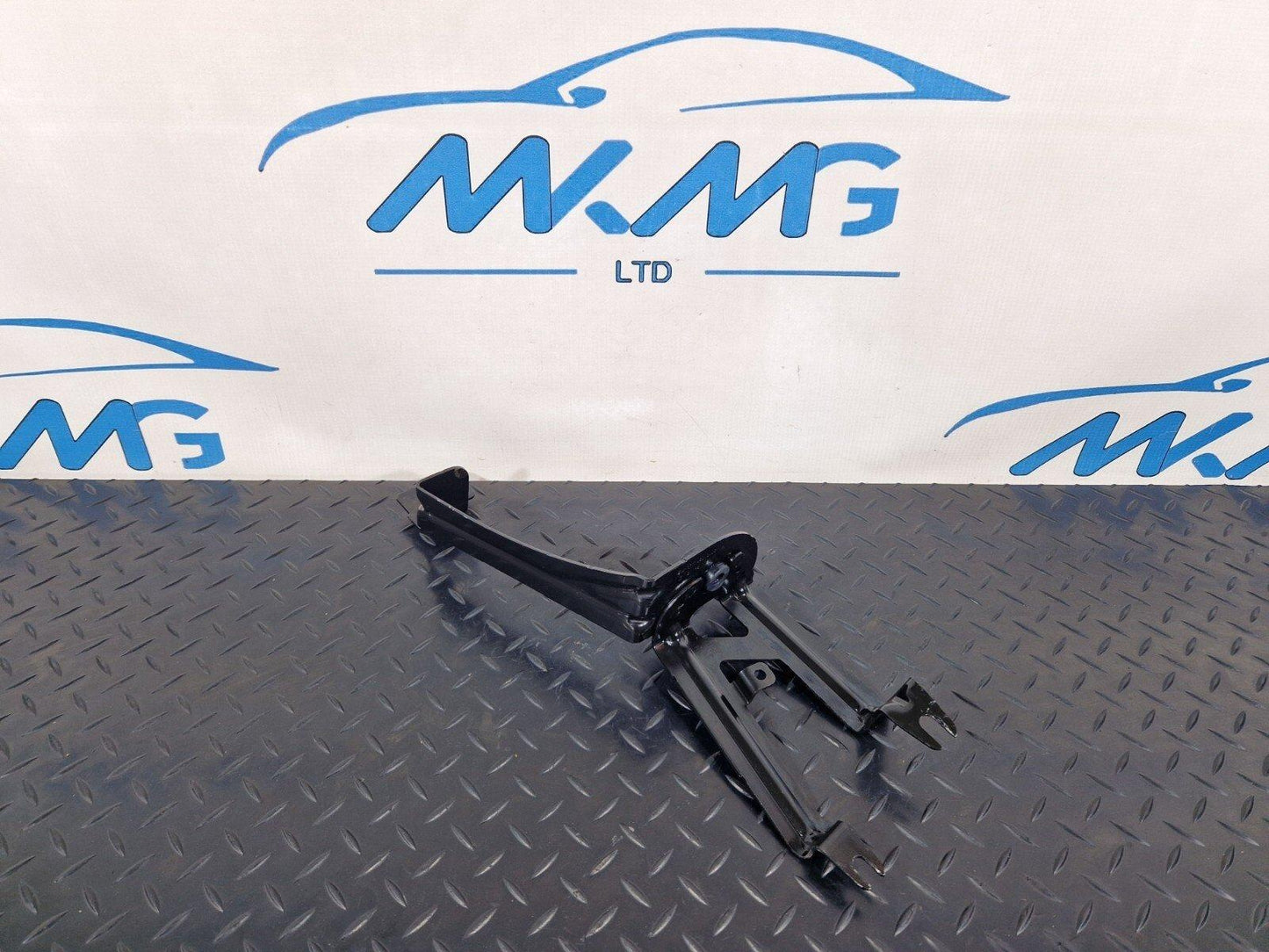 19-ON MERCEDES BENZ B CLASS W247 ABS PUMP MOUNT BRACKET SUPPORT A1774303400