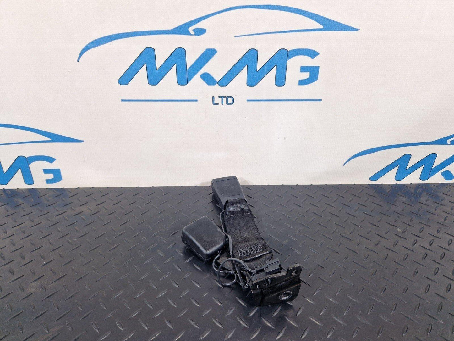 19-ON MERCEDES B CLASS W247 REAR RIGHT CENTRE SEAT BELT TWIN BUCKLE A2478600669