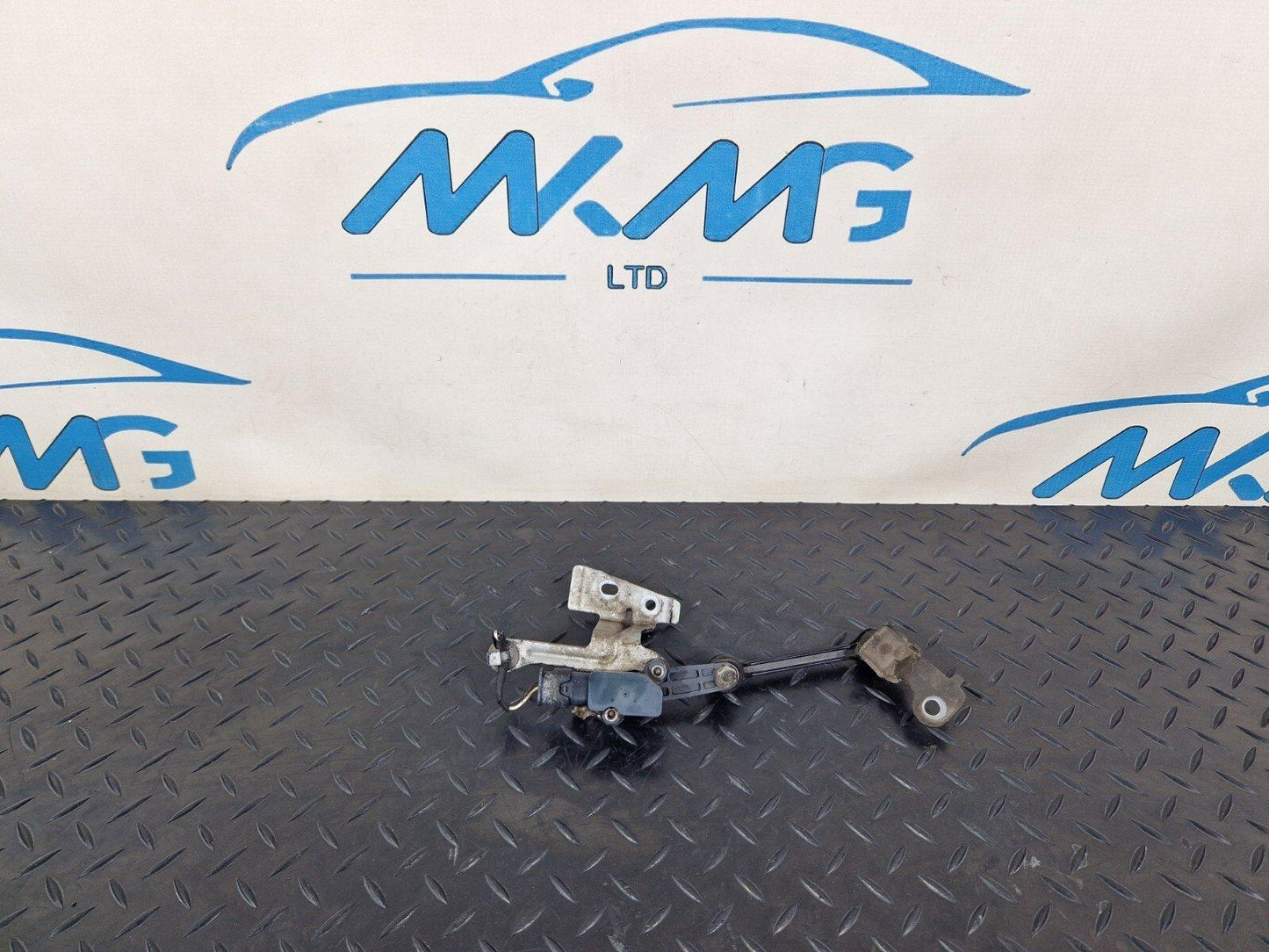 19-ON MERCEDES A CLASS W177 REAR RIGHT HEADLIGHT HEIGHT LEVEL SENSOR A2473205400